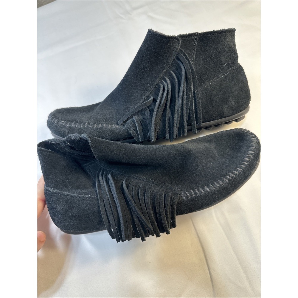 Minnetonka Moccasin Black Suede Leather Fringe Ankle Boot Flat Shoes Size 6.0